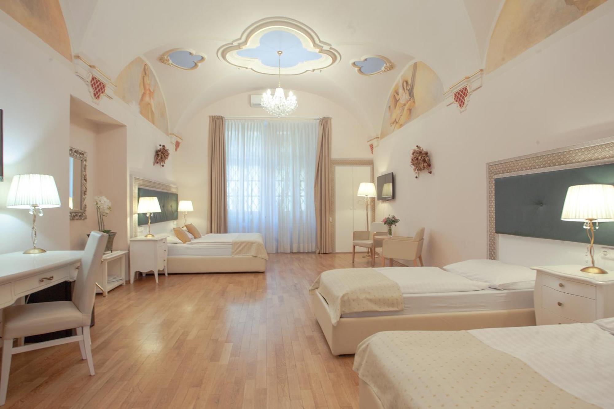 Executive Family Room,1227096947:JPEG